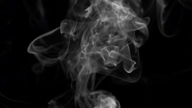 Koyu Arkaplanda Doğal Beyaz Duman Hareketi