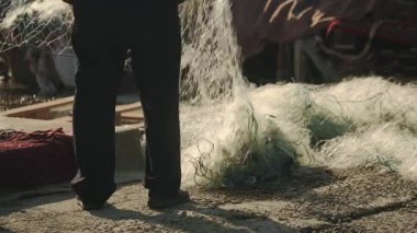 Balıkçılar Balıkçılıktan Sonra Limanda Ağları Topluyor