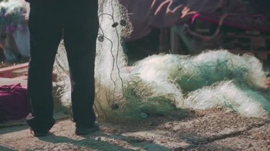 Balıkçılar Balıkçılıktan Sonra Limanda Ağları Topluyor