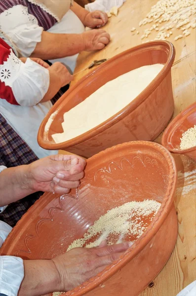 Comida tradicional italiana hecha a mano y dulces —  Fotos de Stock