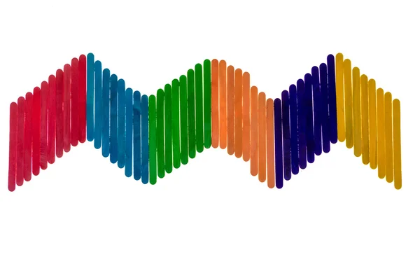 üzerinde izole renkli dondurma çubukları ile geometrik kompozisyon 