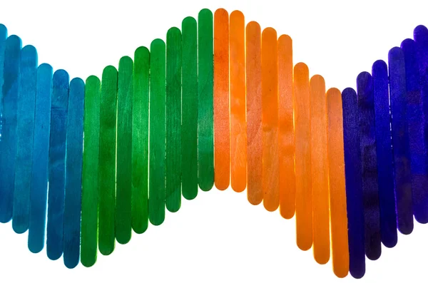 Composizione geometrica con bastoncini di ghiacciolo colorati isolati su — Foto Stock