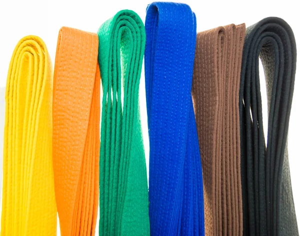 Dövüş sanatları ve judo Tekdüzen bir parçası renkli bantlar