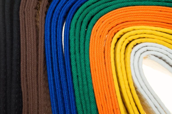 Gekleurde gordels in martial arts, en een deel van judo uniform — Stockfoto