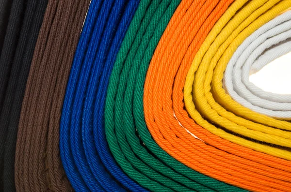 Dövüş sanatları ve judo Tekdüzen bir parçası renkli bantlar