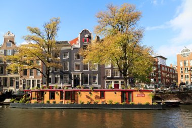 Prinsengracht Kanal boyunca konut evleri. Amsterdam, Hollanda.
