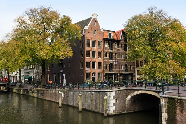 Prinsengracht csatorna őszén. Amszterdam, Hollandia — Stock Fotó