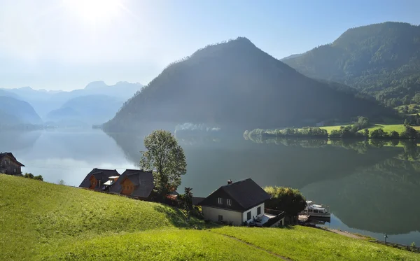 Satul alpin de la lacul Grundlsee. Austria Inferioară . — Fotografie, imagine de stoc