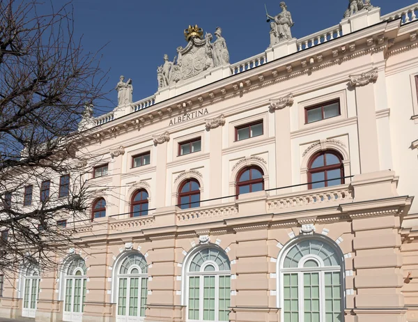 Albertina museum in Wenen, Oostenrijk. — Stockfoto