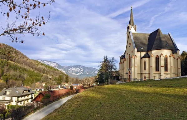 Kirche St. Paul. alpine Dorf prein an der rax. Österreich — Stockfoto