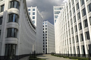 Moskova, Rusya - 16 Temmuz 2015: Moskova'nın merkezinde modern iş merkezi Aquamarine.