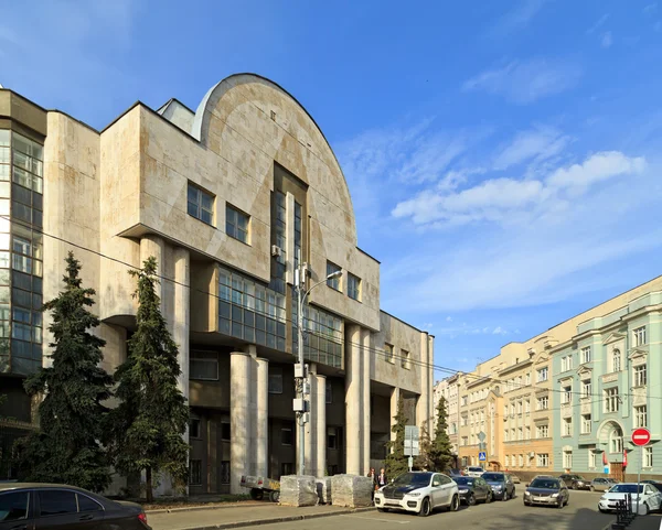 MOSCOW, RÚSSIA - MAIO, 8, 2014: Canteen edifício da Universidade militar no centro de Moscou . — Fotografia de Stock