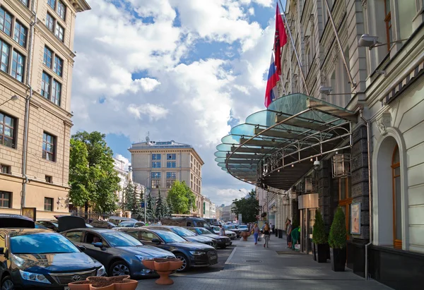 俄罗斯莫斯科 - 2014年7月18日：俄罗斯莫斯科市中心的内格林纳亚街 — 图库照片