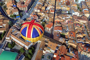 Şehrin Vic. İspanya üzerinde balon turu