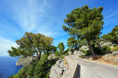 Dağ yolundan Sa Calobra köyü yakınlarında deniz boyunca. Ada Majorca, İspanya