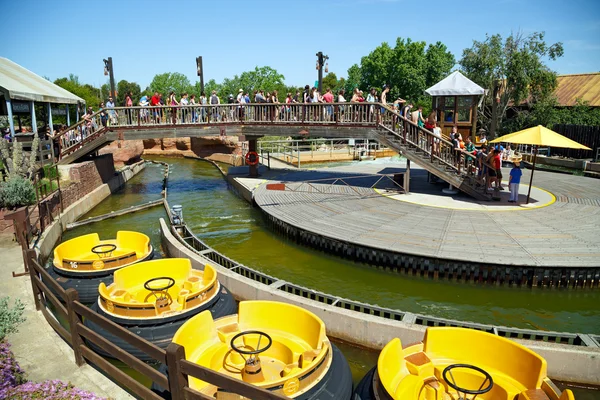 Salou / İspanya - 12 Mayıs 2015: cazibe Büyük Kanyon Rapids Tema park Port Aventura City Salou, İspanya.