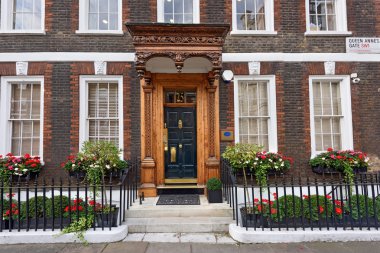 Öğlen grup bina oyma sundurma. Westminster, Londra, İngiltere