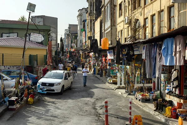 伊斯坦布尔 土耳其 2020年10月6日 土耳其伊斯坦布尔Beyoglu区Karakoy商业区的街市和破旧房屋 — 图库照片