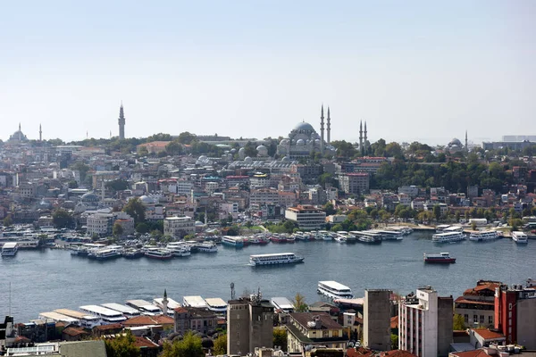 Galata Kulesi 'nden görüldüğü gibi İstanbul' un silüeti. İstanbul, Türkiye.