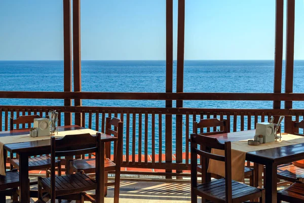 Ristorante Vuoto Con Terrazza Legno Sulla Costa Mediterranea Kemer Provincia — Foto Stock