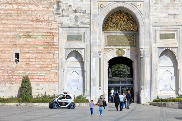 Imperial Gate of Topkapi Palace. Sultanahmet neighbourhood, city of Istanbul, Turkey. — Stock Photo, Image