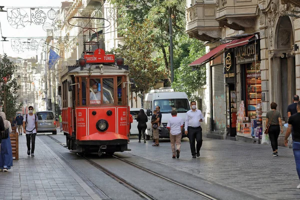 Istanbul Turquía Octubre 2020 Tranvía Patrimonio Avenida Istiklal Taksim Tunel —  Fotos de Stock