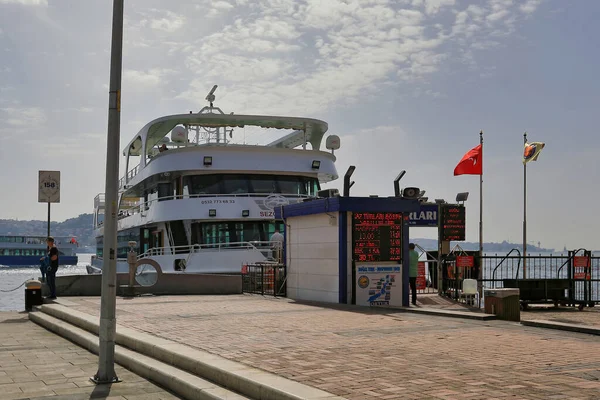 Istanbul Turchia Ottobre 2020 Nave Passeggeri Ormeggiata Molo Vista Dalla — Foto Stock