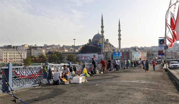 Istanbul Turkey October 2020 Galata Bridge New Valide Sultan Mosque — Stock Photo, Image