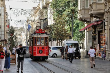 Istiklal Bulvarı 'ndaki tramvay miras. İstanbul, Türkiye.
