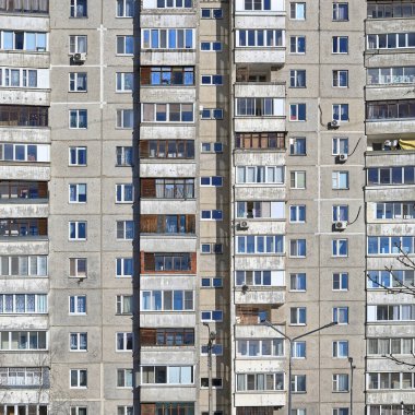 Yüksek katlı konut manzarası. Tipik Rus plattenbau. Balashikha şehri, Moskova bölgesi, Rusya.
