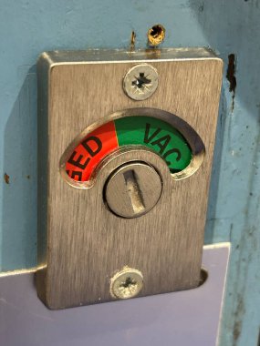 Metal Tuvalet Kırmızı ve Yeşil Kilitlenmiş Boş Gösterge