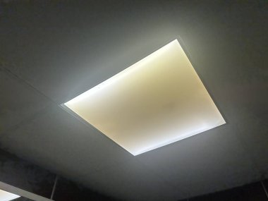 Modern Asgari İçte Kare Tavan Işığı