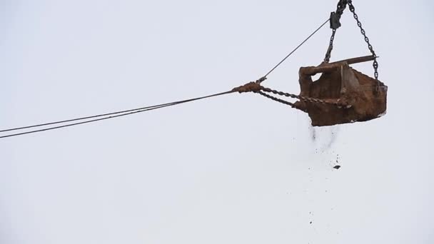 Uma escavadora. Dragline. Minério de carga. Pan — Vídeo de Stock