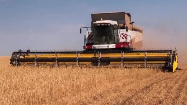 Hasat birleştirin. Buğday hasat.