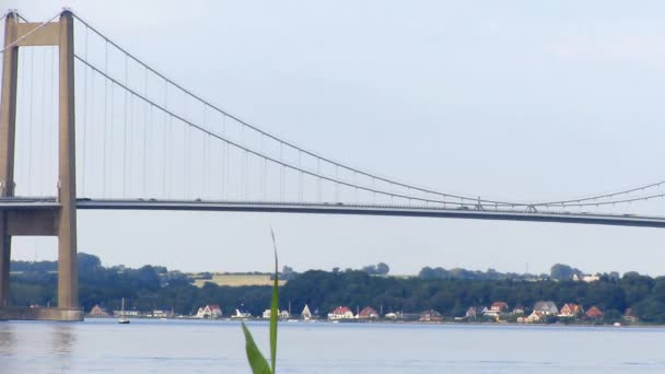 Grande ponte ilha pequena cinto — Vídeo de Stock