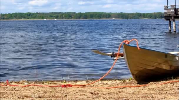 White rowboat on the beach — Stock Video