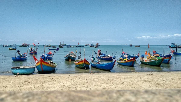 Balıkçı tekneleri denize yakın deniz kıyısı, ana plaj Vung Tau döşeme.