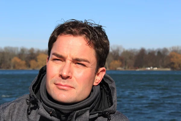 Yakışıklı adam kritik arıyorsunuz