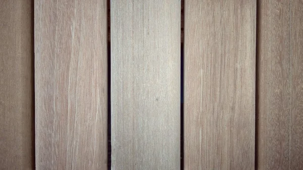 Los paneles de madera corren verticales a lo largo de una pared interior . — Foto de Stock