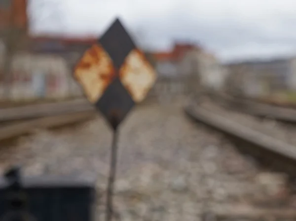 Demiryolu parça arasındaki bulanık odaklanmamış demiryolu işareti