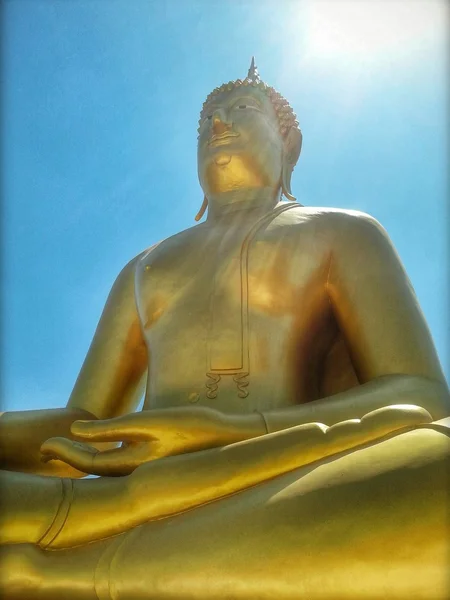 Statua di buddha dorata — Foto Stock