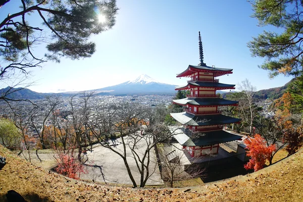Vörös pagoda a mt. fuji, mint a háttér — Stock Fotó