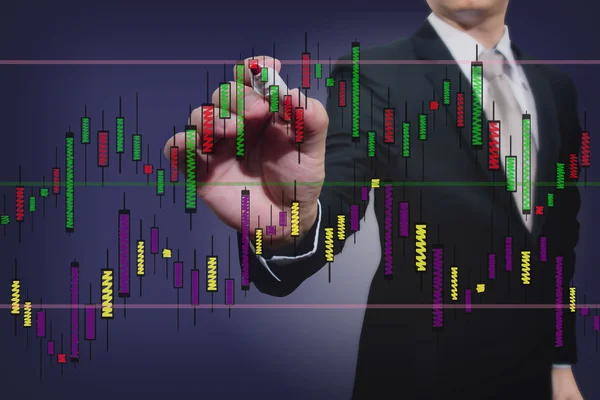 Hombre de negocios dibujar un gráfico de acciones — Foto de Stock