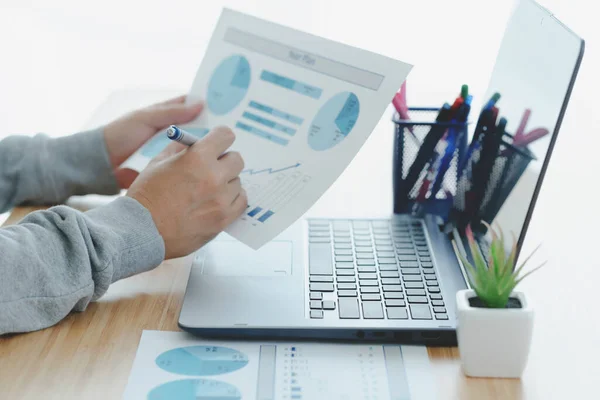 Businessman Analyzing Investment Marketing Charts Laptop Business Concept — Stock Photo, Image