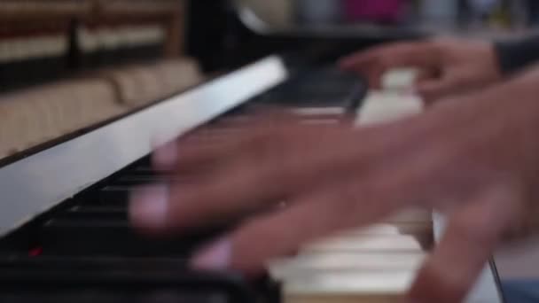 Piano, Mains Pianiste Jouer de la Musique — Video