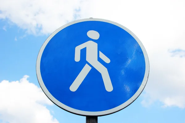 yürüyen yol işareti