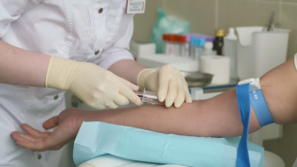 Nurse taking blood from patient — Stock Video