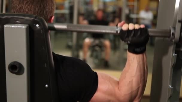 Gros muscles de bodybuilder — Video