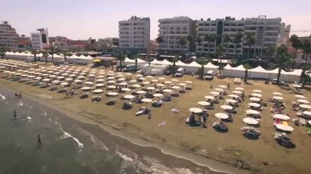 Vue aérienne de la plage de Larnaca — Video