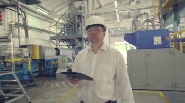 Fabrika ile yürüyüş mühendisi